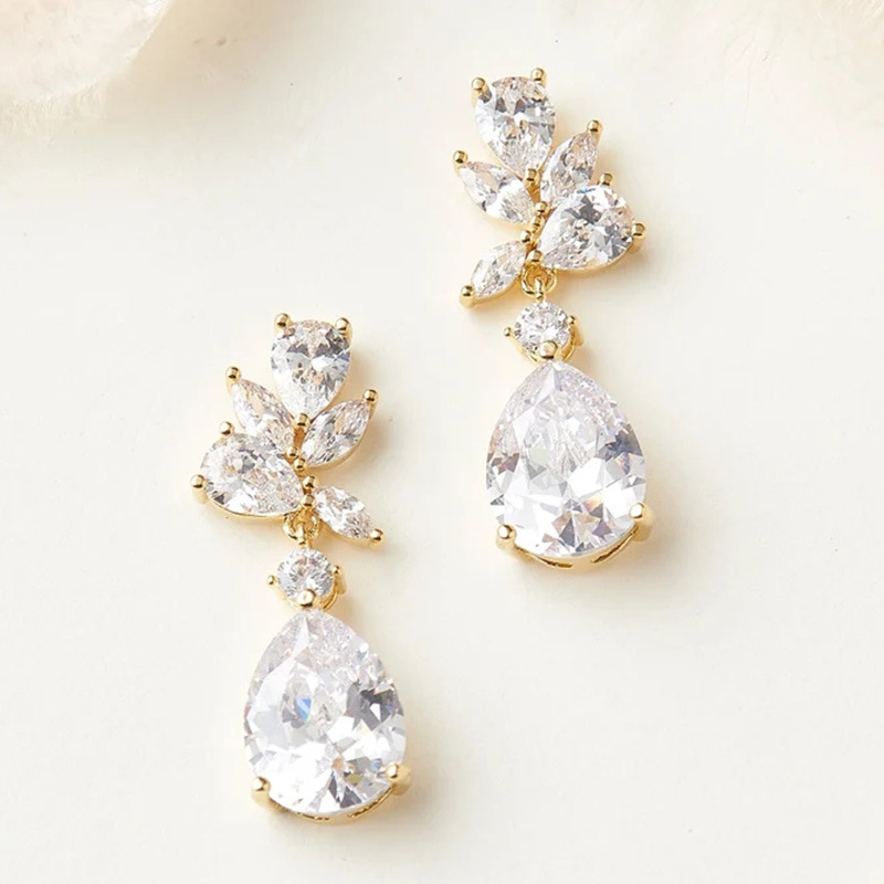 Graceful Women's Teardrop Rhinestone Wedding Earrings