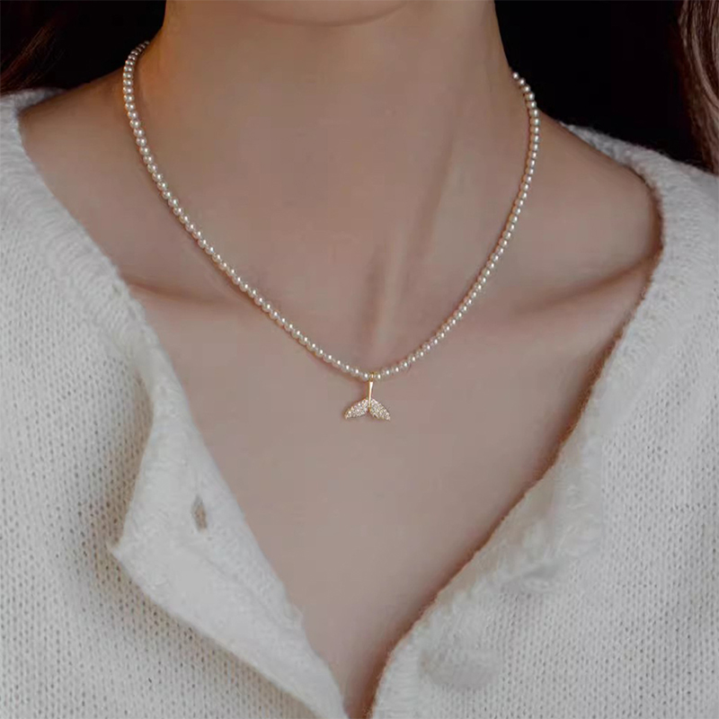 Attractive Sweet Gold Alloy Necklace with Cubic Zirconia Pearl