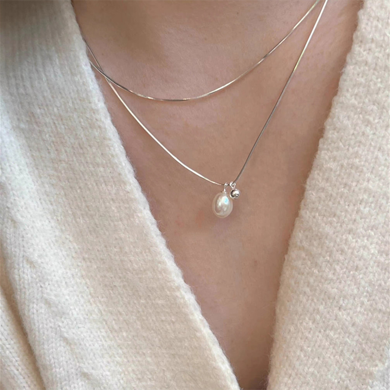 Chic Unique Female Alloy Necklace with Imitation Pearls